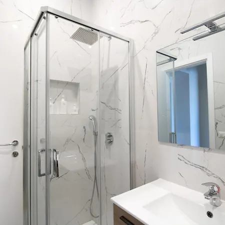 Apartman Garibaldi Isola - 80m From Garibaldi Station & 10min From Station