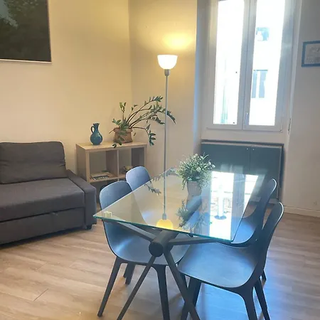 Accogliente E Vicino Al Centro Apartment *