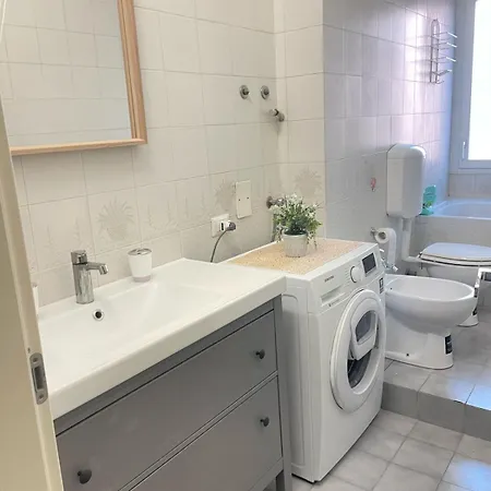 Accogliente E Vicino Al Centro Apartment *