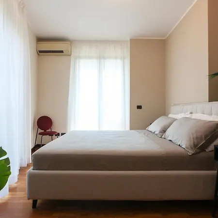 Apartman Luminoso Con Ampio Terrazzo A 10 Minuti Dalla Metro Milánó