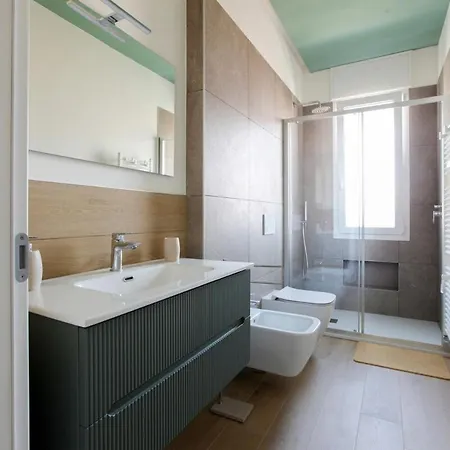 Apartment Elegante A 300 M Dalla Metro Zara *