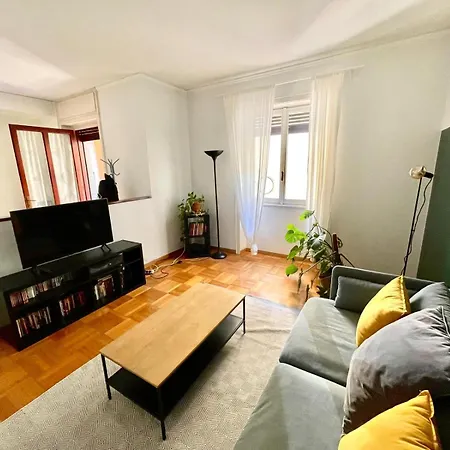 Downtown Chic - Quiet Retreat With Free Wifi & Air Conditioning アパート ミラノ