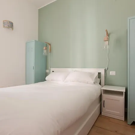 Apartment Hozyhome Isola District Milan