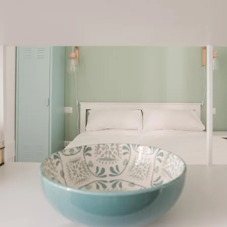 Hozyhome Isola District * Milan