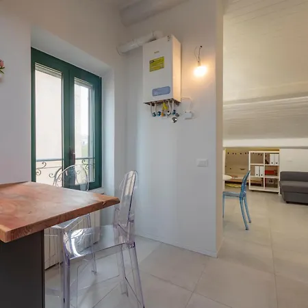 I Host - Jenner 14 *