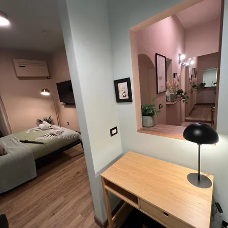 Charme And Cozy 3 Km Away From Duomo Apartment *