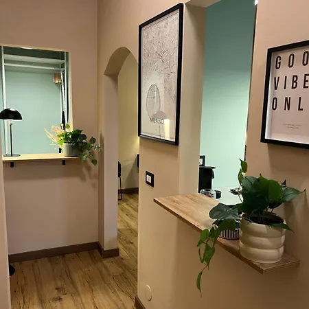 Charme And Cozy 3 Km Away From Duomo Apartment