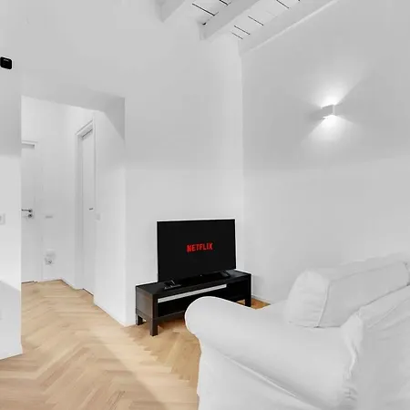 Stazione Moderno Apartment