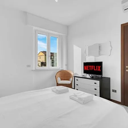 Navigli-duomo Design District Terrazza Orseolo דירה *