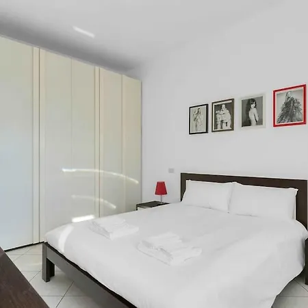 Navigli-duomo Design District Terrazza Orseolo דירה *