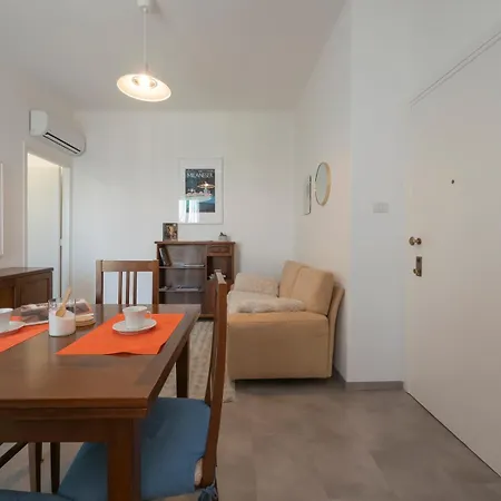 Xenia - Newly Renovated Apartment