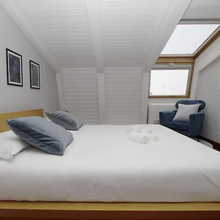 Penthouse With Patio & 2 Baths, 10 Min To Duomo Lägenhet