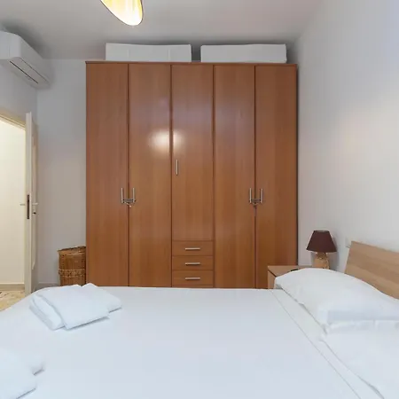 Oasi Urbana A Milano: Piazza Insubria Milão