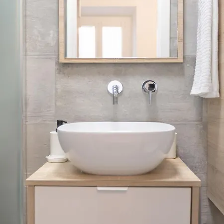 Tiny & Tidy In The Key Area Of Appartement *