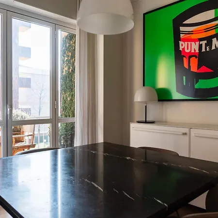 Youhosty - Keplero 10 * מילאנו