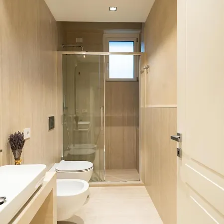 Palazzo Fontana Duomo View Golden House Milánó