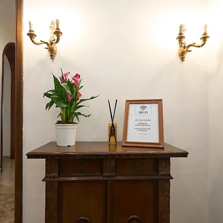 Vintage House - 2 Minutes Walk From Station 밀라노