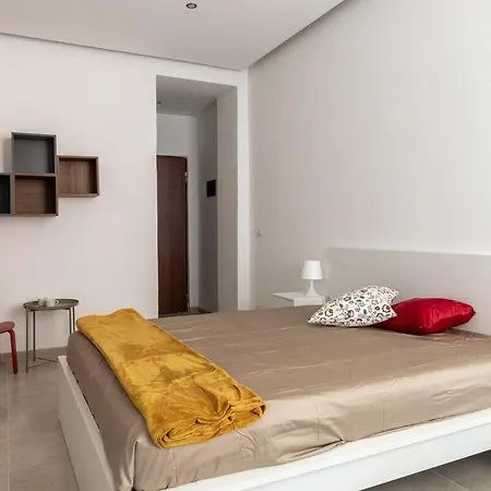 Host4u - Edoardo's House In Apartment