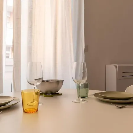 Host4u - Edoardo's House In Apartman Milánó