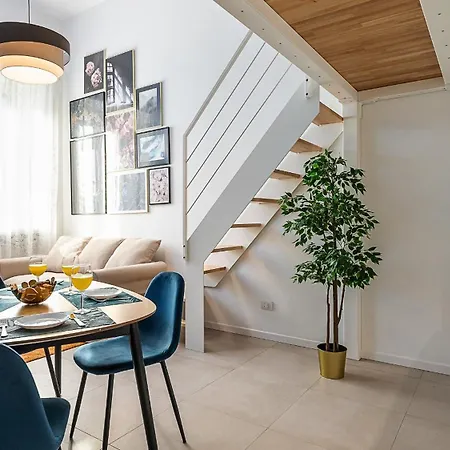 Classbnb - Bright Near The Center