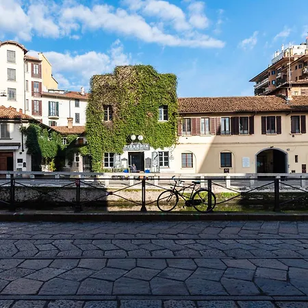 Youhosty - Navigli View