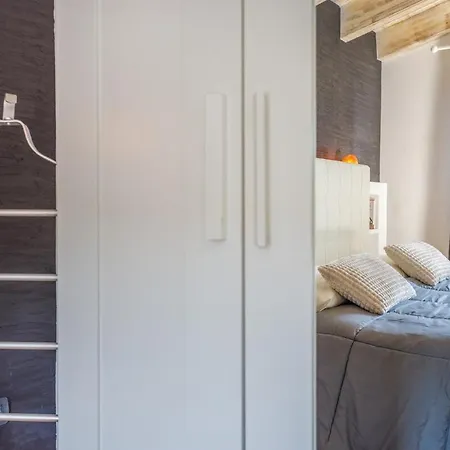 Unconventional Near Linate - Supreme Meme Loft