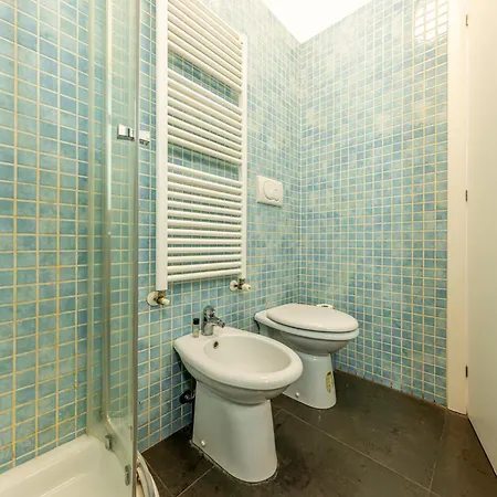 Luxury, Modern & Charming Near Station شقة