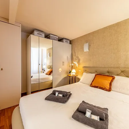 Apartman Luxury, Modern & Charming Near Station