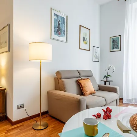 Luxury, Modern & Charming Near Station Apartman Milánó