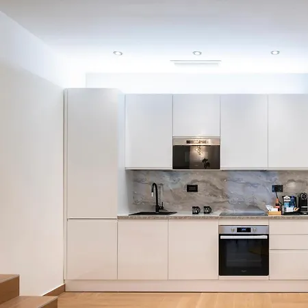 Apartment Luca Duomo Visconti Milan