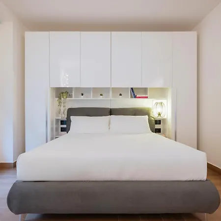 Apartment Luca Duomo Visconti Milan