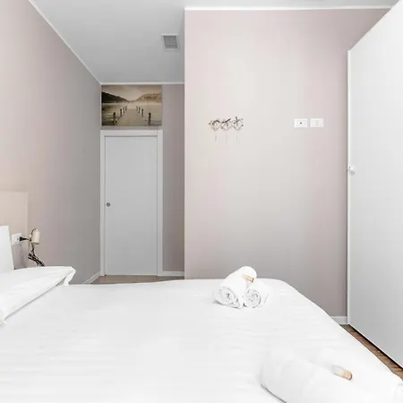 Corsica Comfort Suites-10 Min To Linate Airport Appartamento Milano