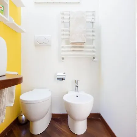 Walking To The Duomo From A Luxury Penthouse 아파트