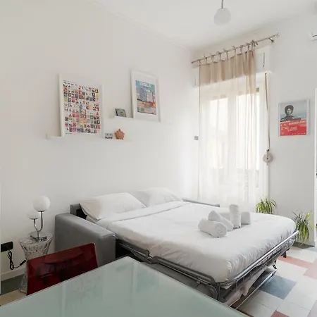 Garibaldi - Isola - Luminoso Bilocale Con Balcone شقة *