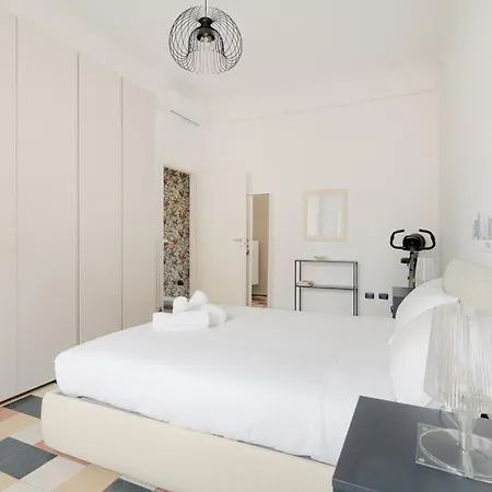 شقة Garibaldi - Isola - Luminoso Bilocale Con Balcone