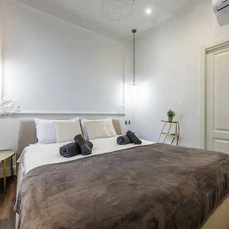 Apartment Station, Luxury & Modern With Comfort!