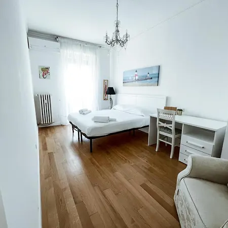 Apartman White Pearl - Citycenter - Large & Elegant Flat Milánó