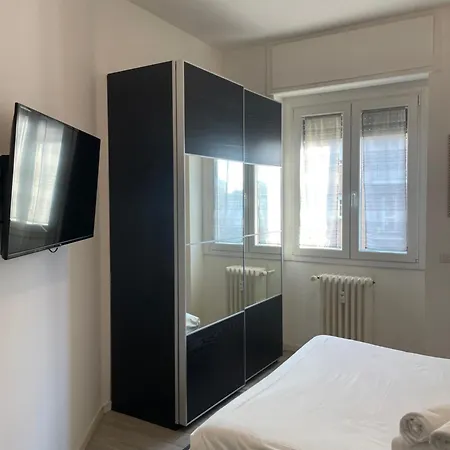 Gardone - Ampio Con 2 Da Letto - Comodo Per Duomo! *