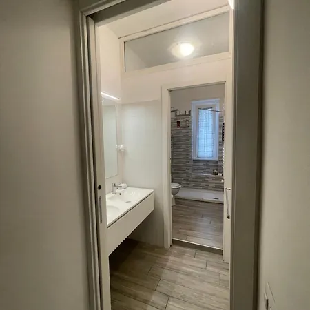 Gardone - Ampio Con 2 Da Letto - Comodo Per Duomo! Appartement Milaan