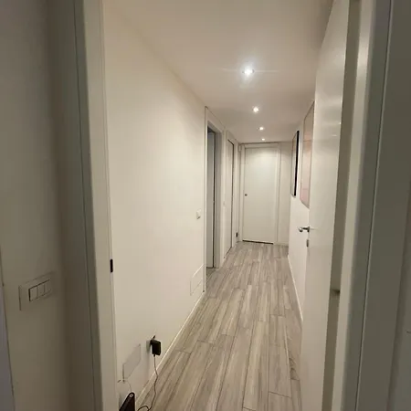 Gardone - Ampio Con 2 Da Letto - Comodo Per Duomo! Appartement