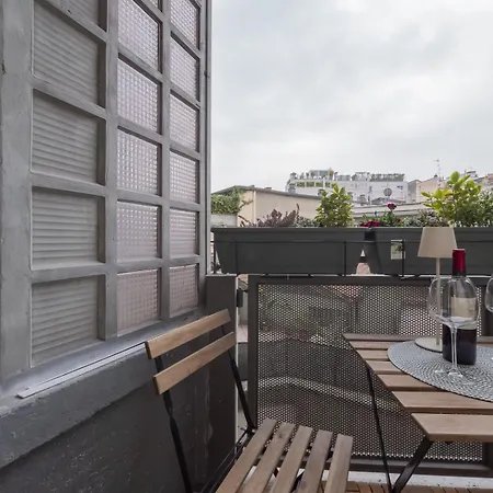 Spacious 2bdr With Balcony Arco-sempione Area, By Rentopolis Mediolan