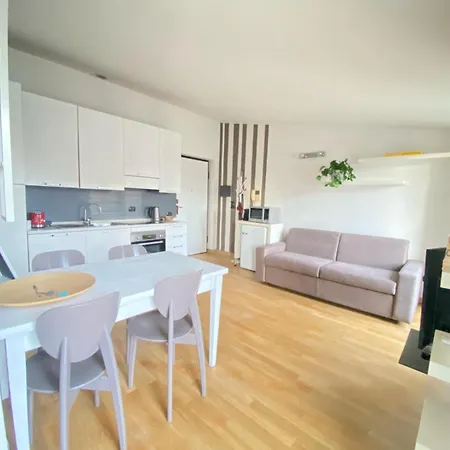 Skyline Isola Apartment *