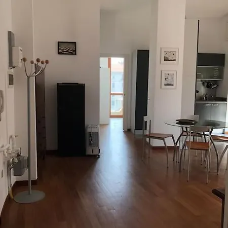 And Sunny - Navigli Milão
