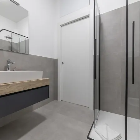 Modern And Comfortable In Cenisio Area Appartement