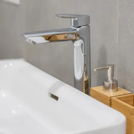 Modern And Comfortable In Cenisio Area Milaan