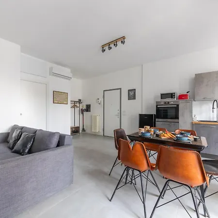 Modern And Comfortable In Cenisio Area Mediolan