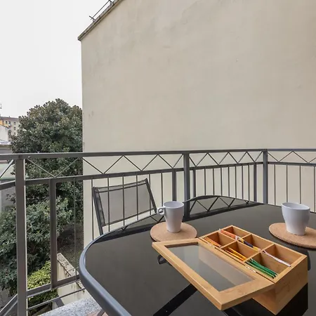 Modern And Comfortable In Cenisio Area Appartement Milaan