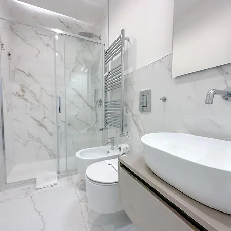 Gioia 67 - 5 Min Dalla Stazione Apartament