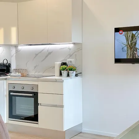 Gioia 67 - 5 Min Dalla Stazione Apartament