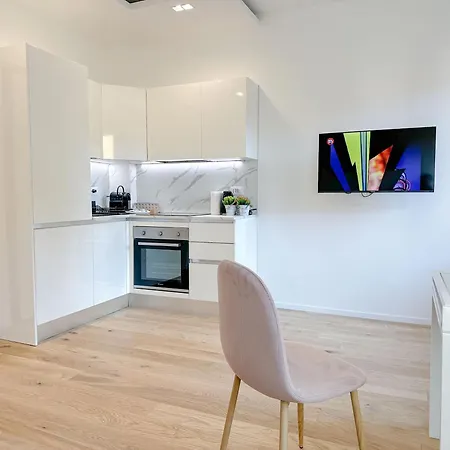 Gioia 67 - 5 Min Dalla Stazione Apartament